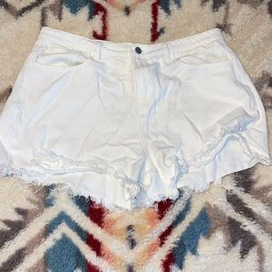 New with no tags pure white denim shorts! Distress on the bottom